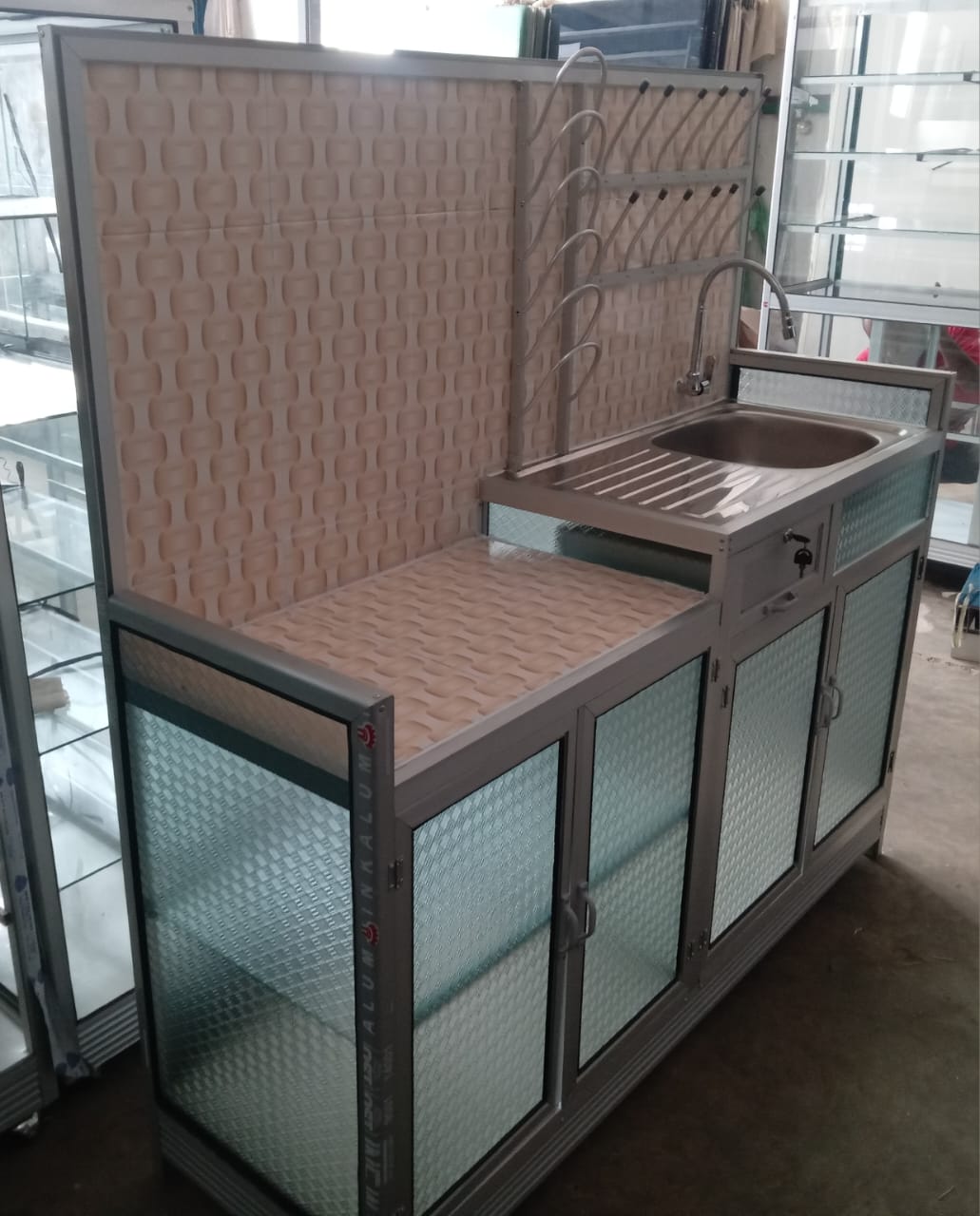 Rak piring dan meja kompor